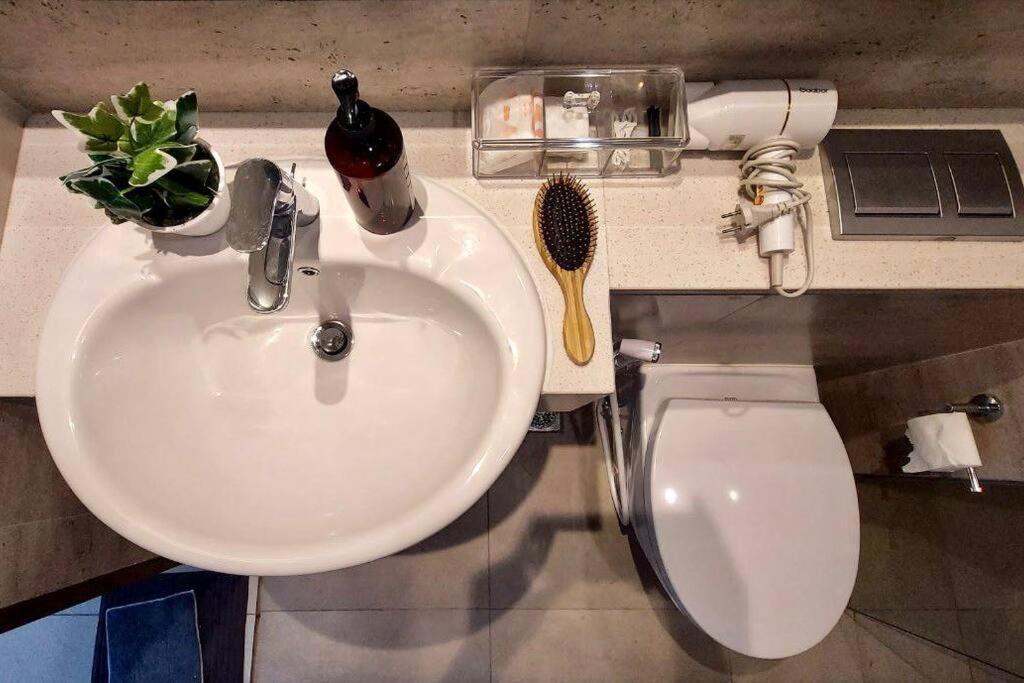 2 Bed Room Apartment In West ג'קרטה מראה חיצוני תמונה