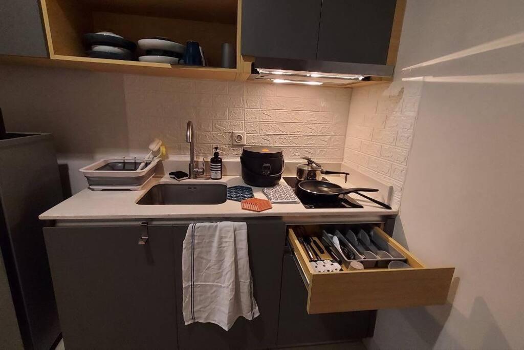 2 Bed Room Apartment In West ג'קרטה מראה חיצוני תמונה